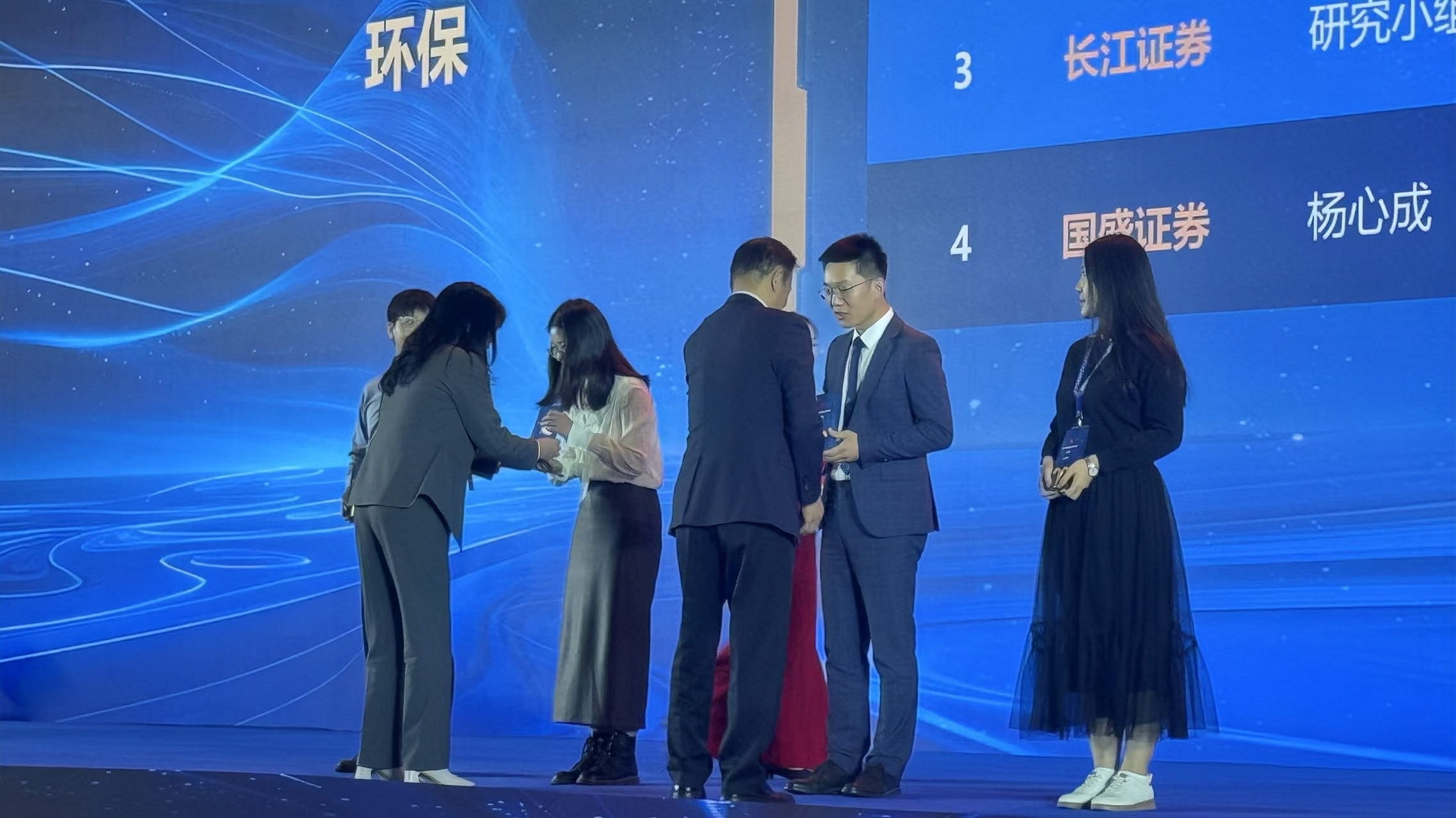 倍頭條 | 倍杰特董事長權(quán)秋紅受邀出席2024證券時報(bào)·新財(cái)富雜志分析師年會頒獎禮 